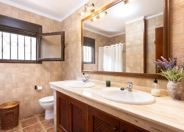 Home2book Charming Haven Bbq & Pool, *